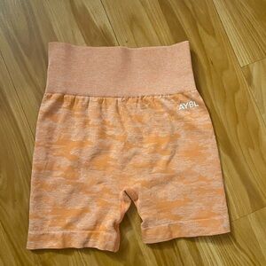 AYBL seamless biker shorts with butt scrunch. Orange Camo XS.